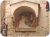 La Madonna Bianca in un affresco sulla porta del paese