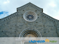 clicka per ingrandire la fotografia: La chiesa di Corniglia