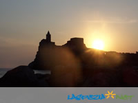 Il tramonto dietro San Pietro