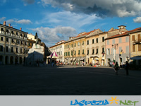 clicka per ingrandire la fotografia: Piazza Matteotti